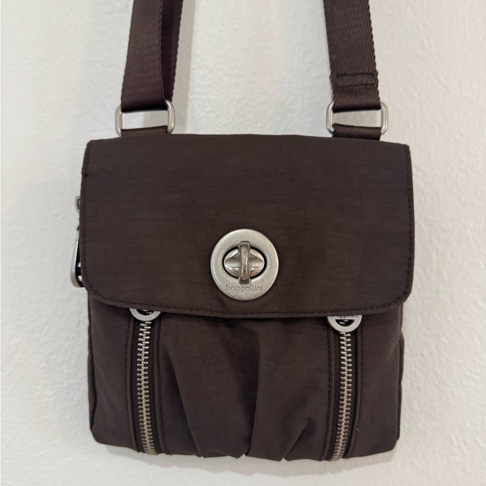 Baggallini‎ Brown Crossbody Bag with Silver Accents